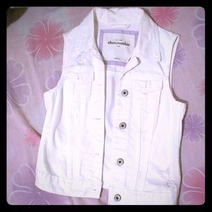 Girls Abercrombie white distressed denim vest